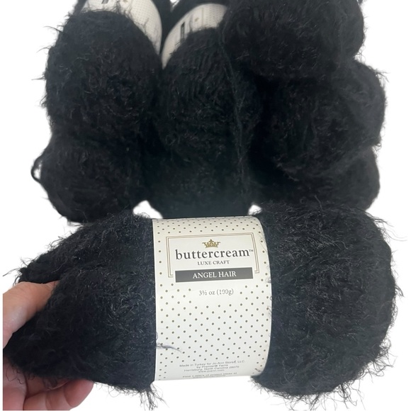 Yarn 4 buttercream black yarn Angel Hair eyelash 120 yards, bulky, super soft - Picture 4 of 11